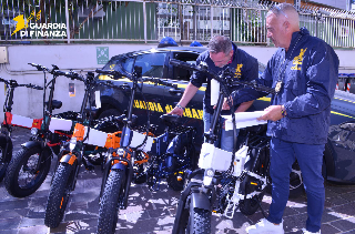 Pescara - Sequestrate 96 e-bike insicure, imprenditore denunciato
